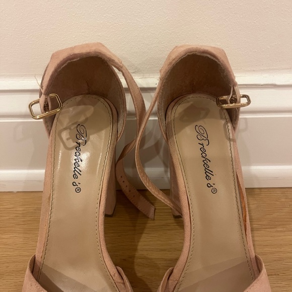 Heels - Picture 3 of 6